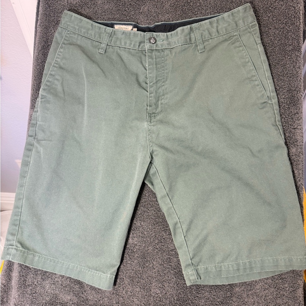 Volcom Men's Green Vmonty Short